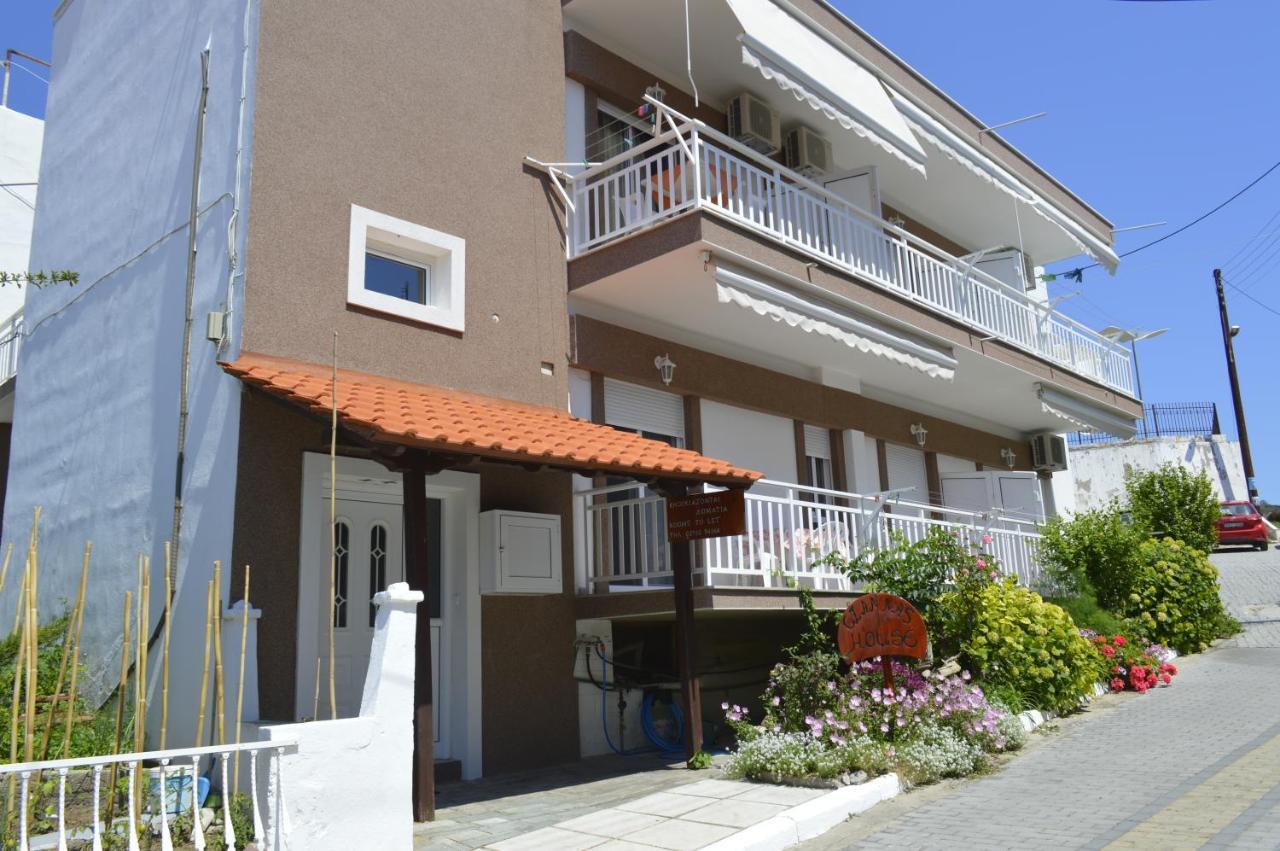 Giannas House Aparthotel Сарти Екстериор снимка